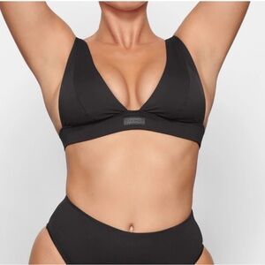 SKIMS Swim Plunge Bikini Top XS new with tags Kim k kardashian trend Hawaii pool